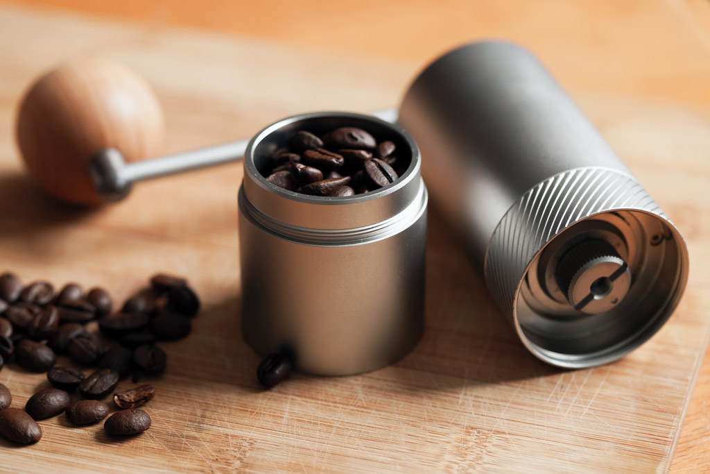 https://www.excellentcup.com/wp-content/uploads/2020/06/manual-coffee-grinder-1.jpg